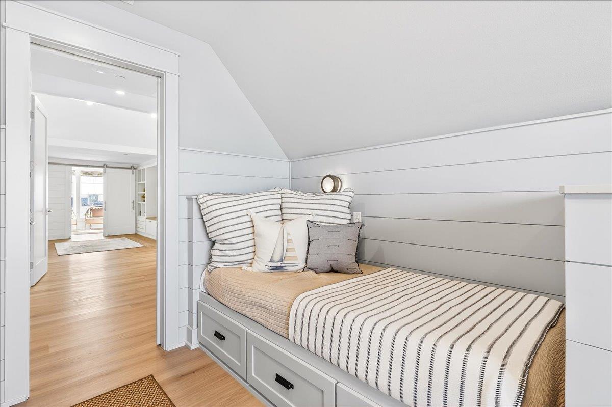 Twin Bedroom, 4th Floor
