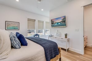 King Bedroom, 1st Floor