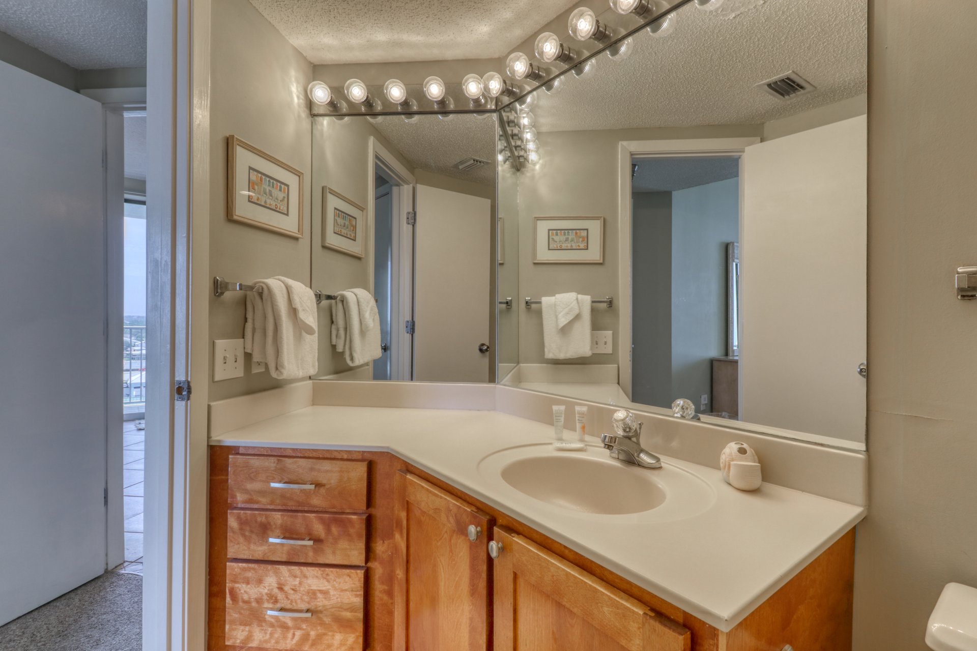 Pelican Pointe 806 13