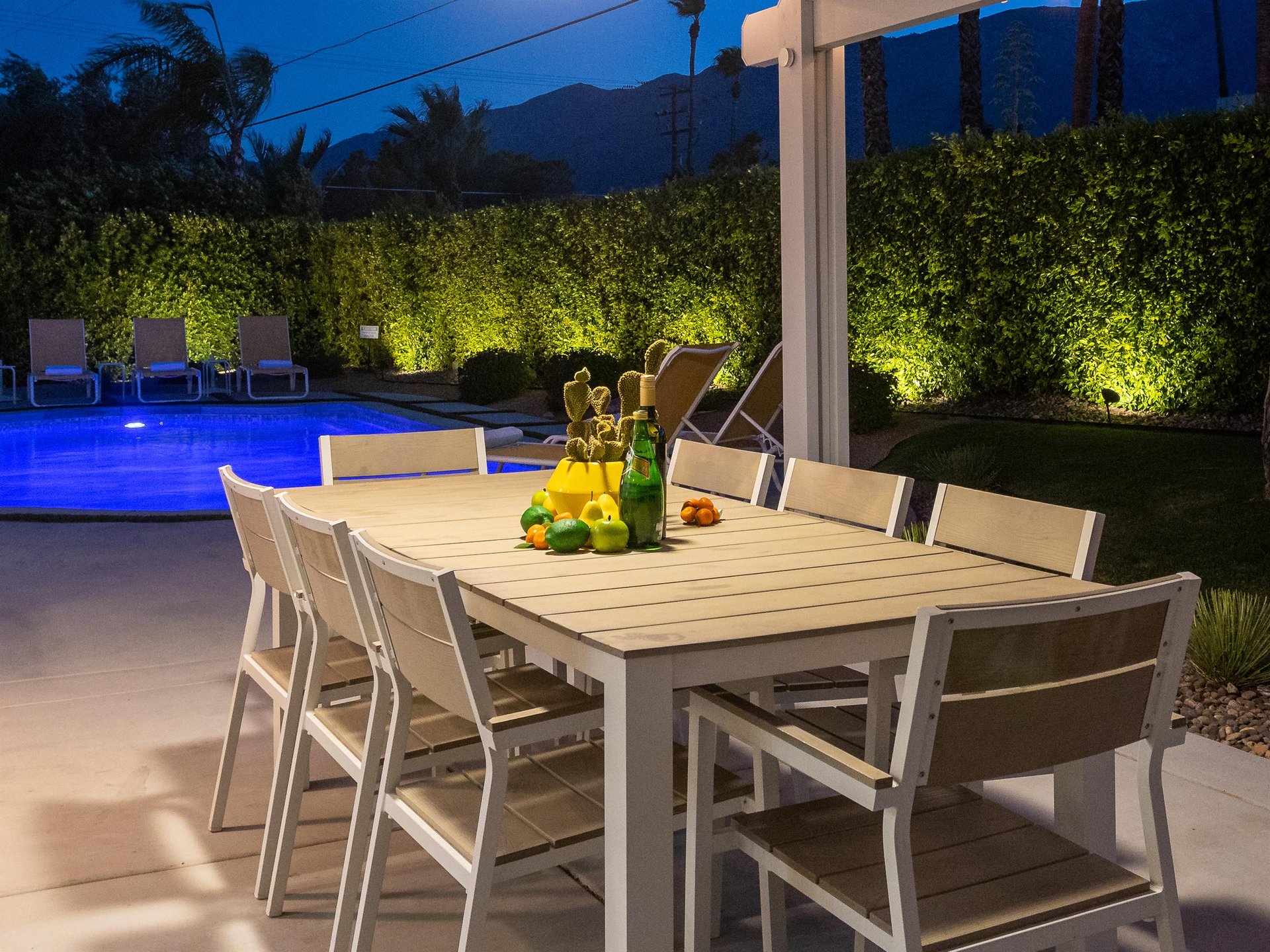 Alfresco dining