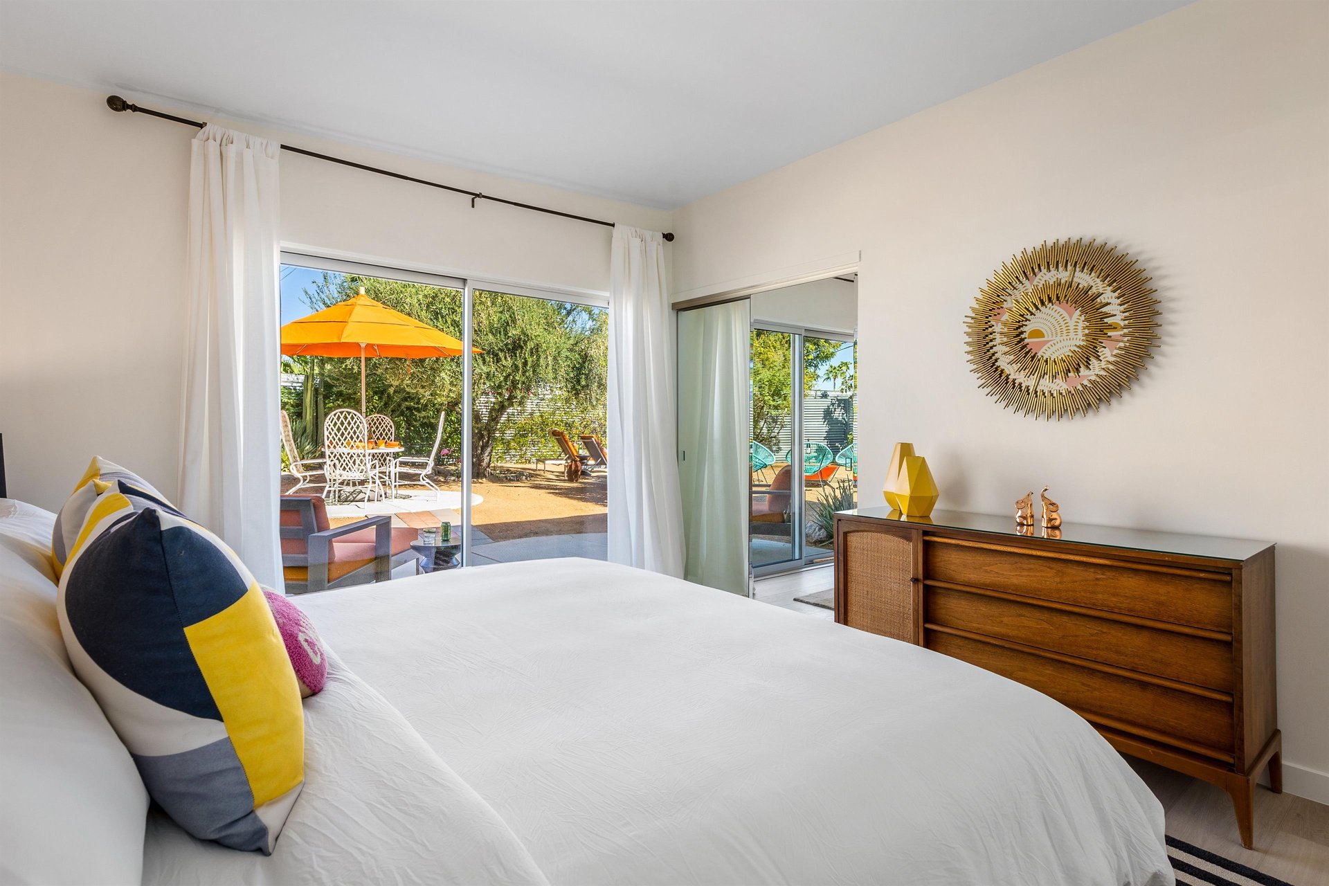 Resortlike guest bedroom