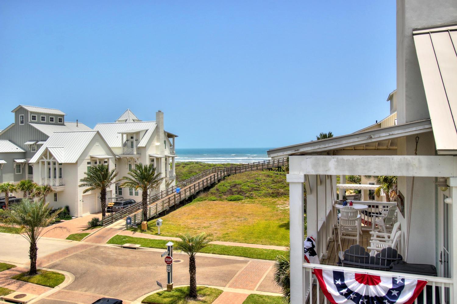 Primary King Balcony View, 3rd Floor