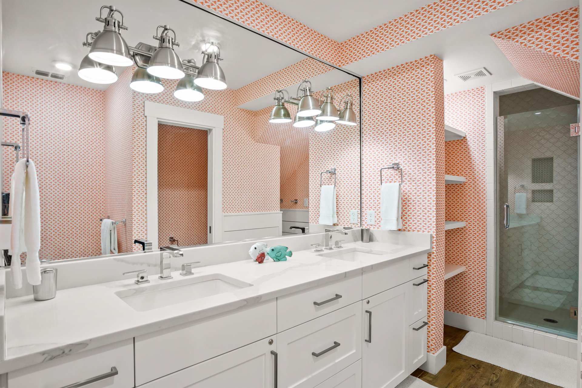 Bunk Bathroom, 1st Floor