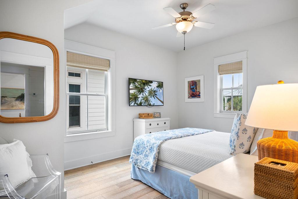 Queen Bedroom, 2nd Floor