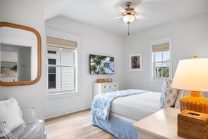 Queen Bedroom, 2nd Floor