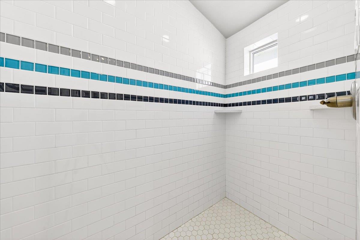 3rd Floor, Bunk Bathroom