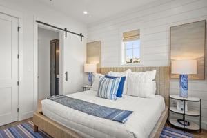 King Bedroom, 1st Floor