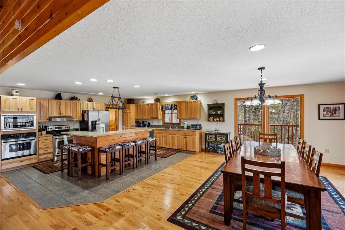 025Dining Area