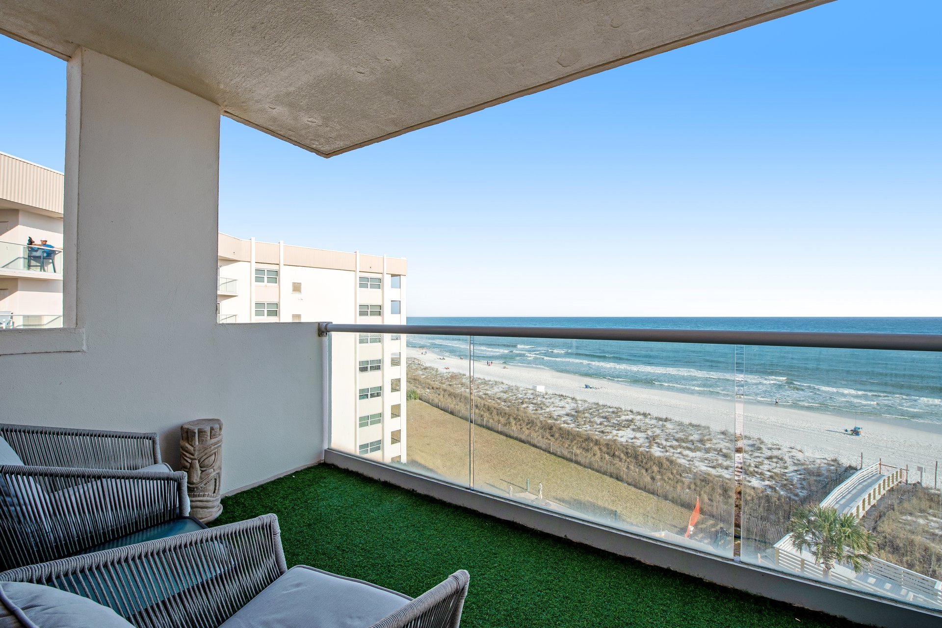 Regency Towers W 701 2