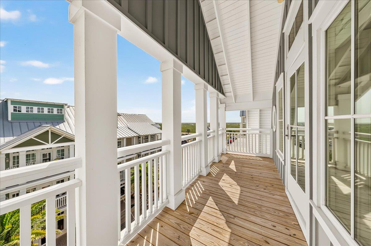 2nd Floor, Double Queen Balcony