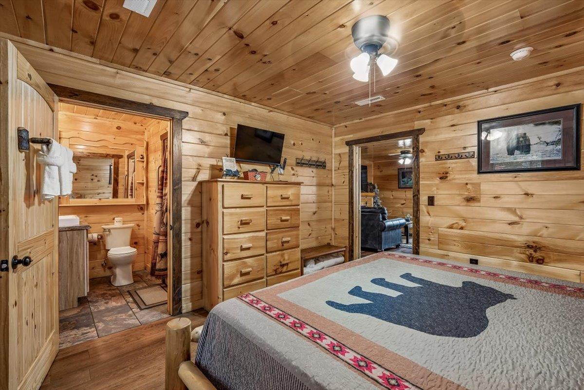 33Primary Bedroom
