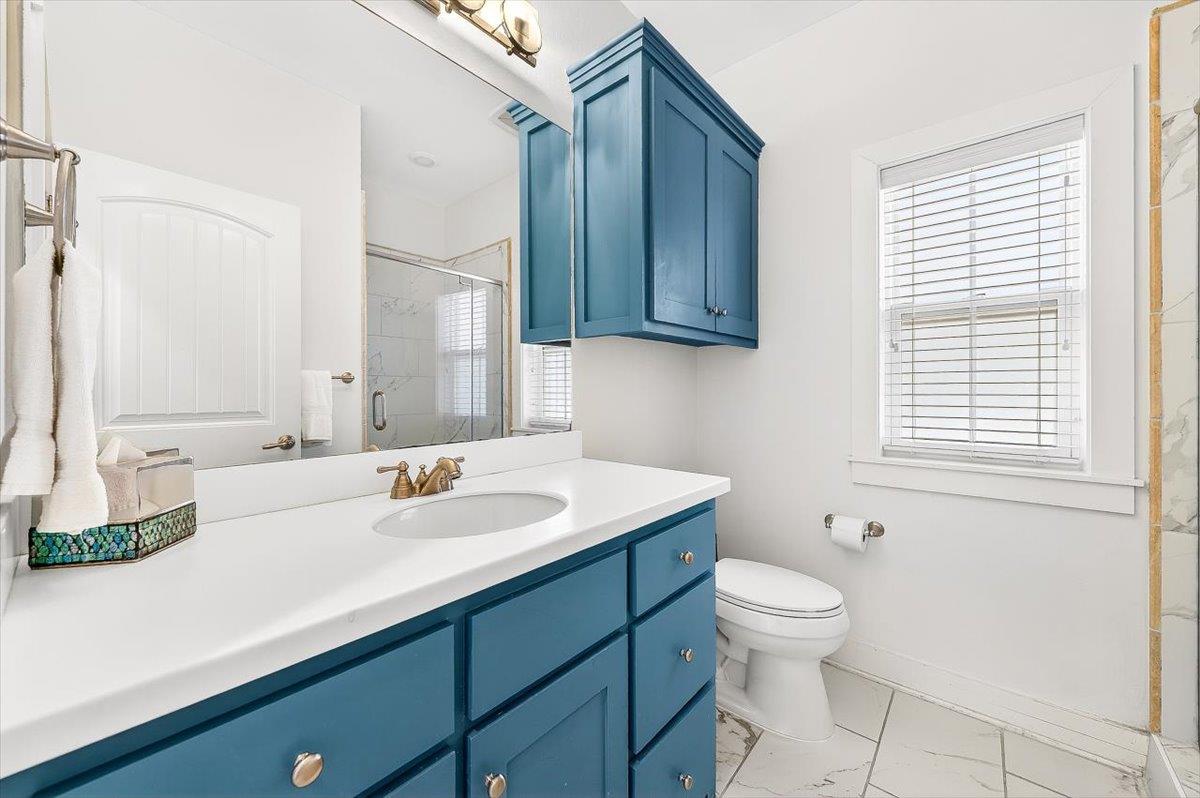 1st Floor, Shared Bathroom