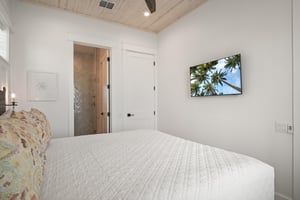 Ensuite King Bedroom, 1st Floor