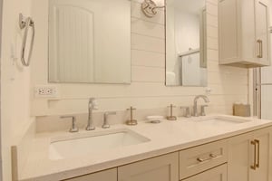 Shared Bathroom, 2nd floor