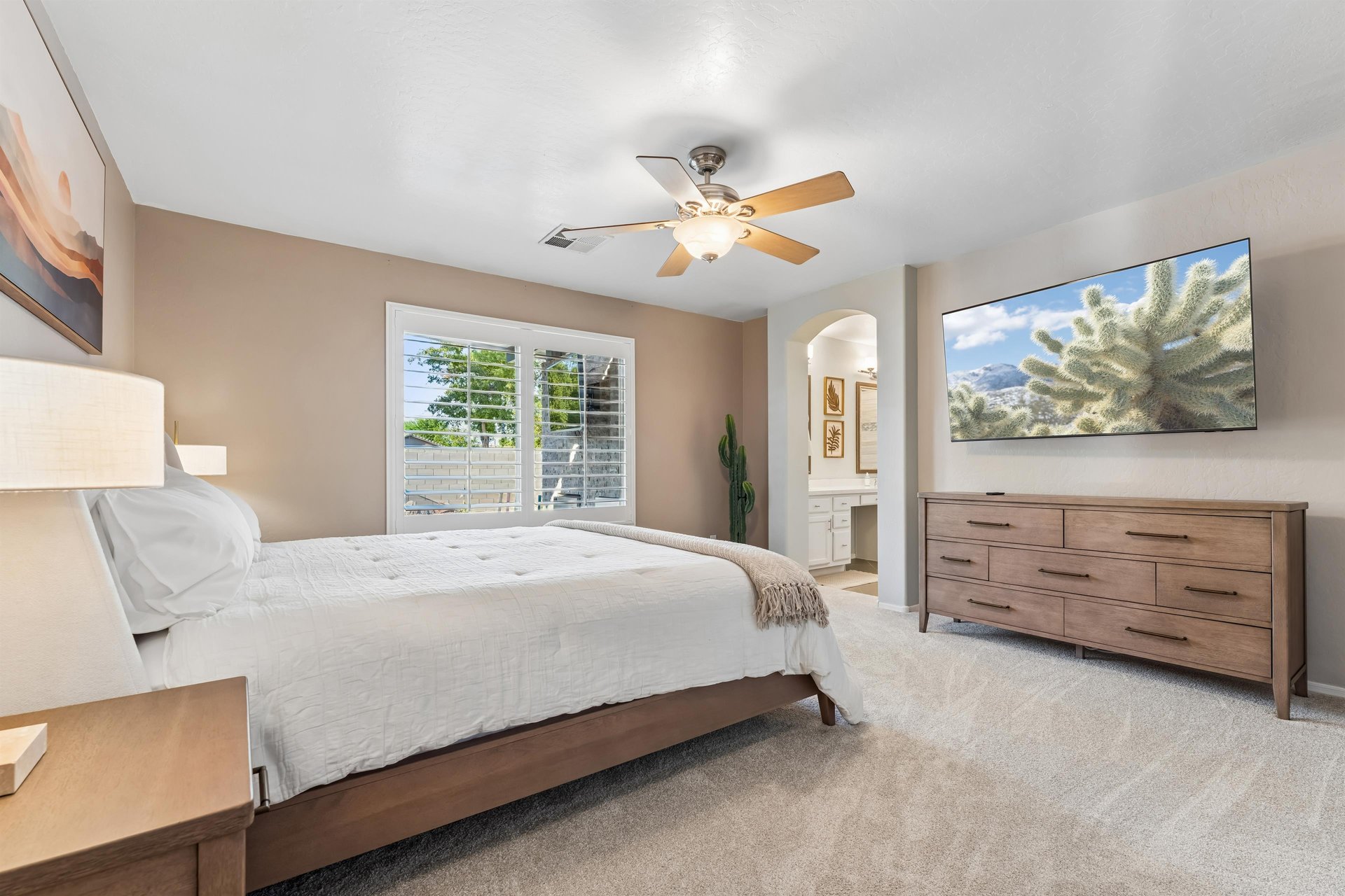 King size bed, flatscreen TV, spacious closet, and ensuite bathroom.