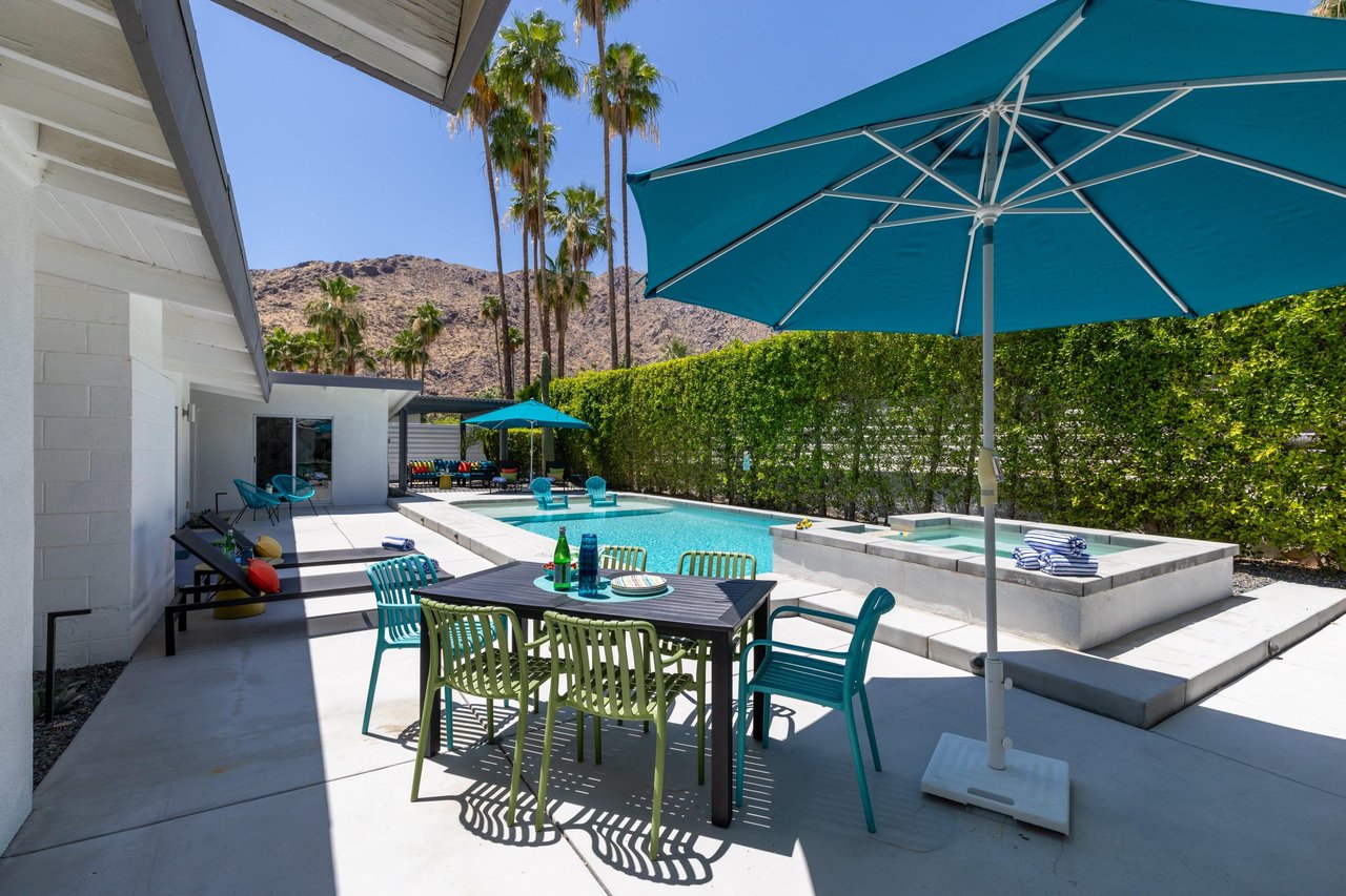 Additional outdoor seatingdining.