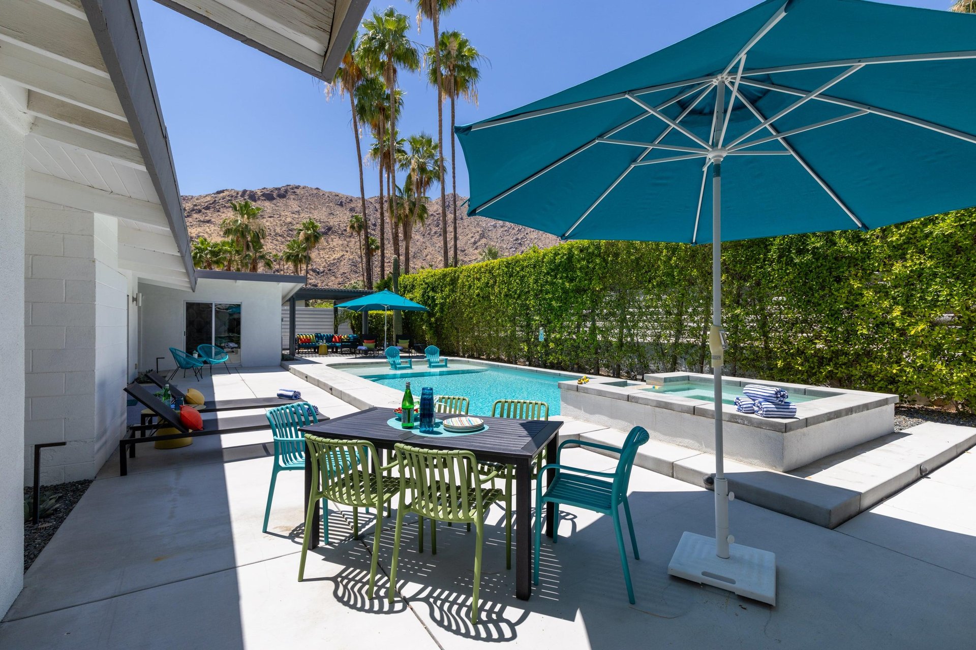 Additional outdoor seatingdining.