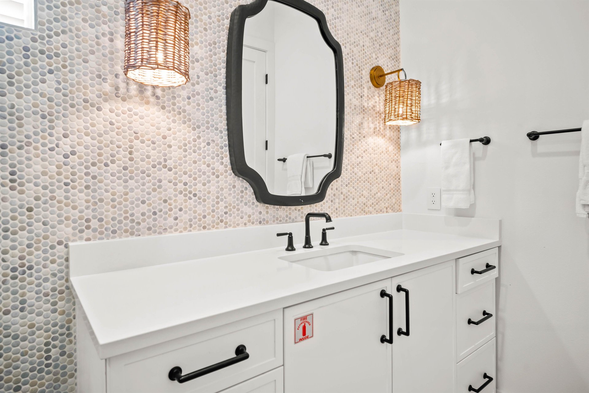 Hall Bathroom, 1st Floor