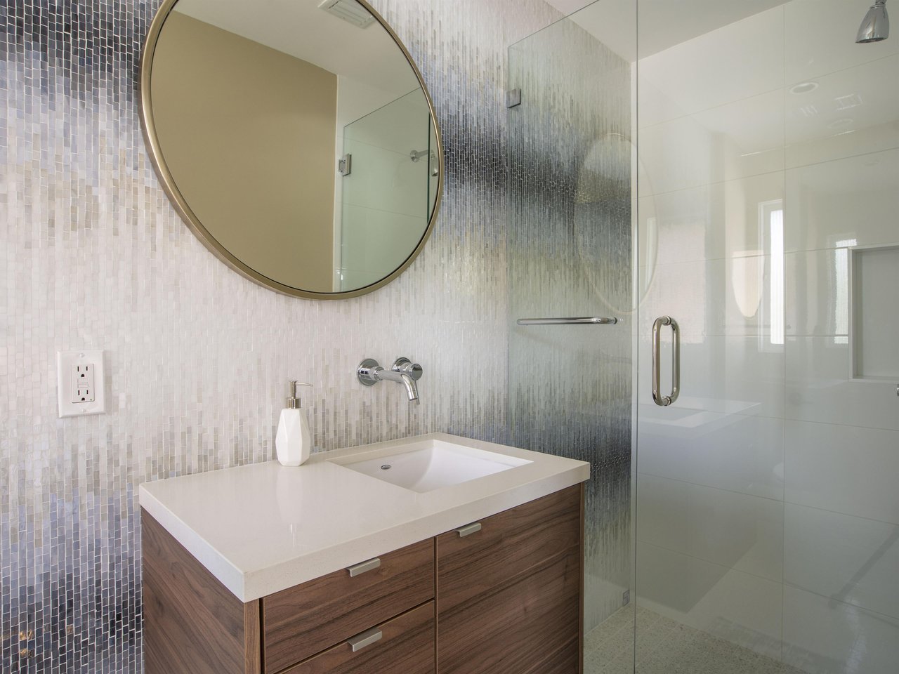 Luxurious bathroom fixtures