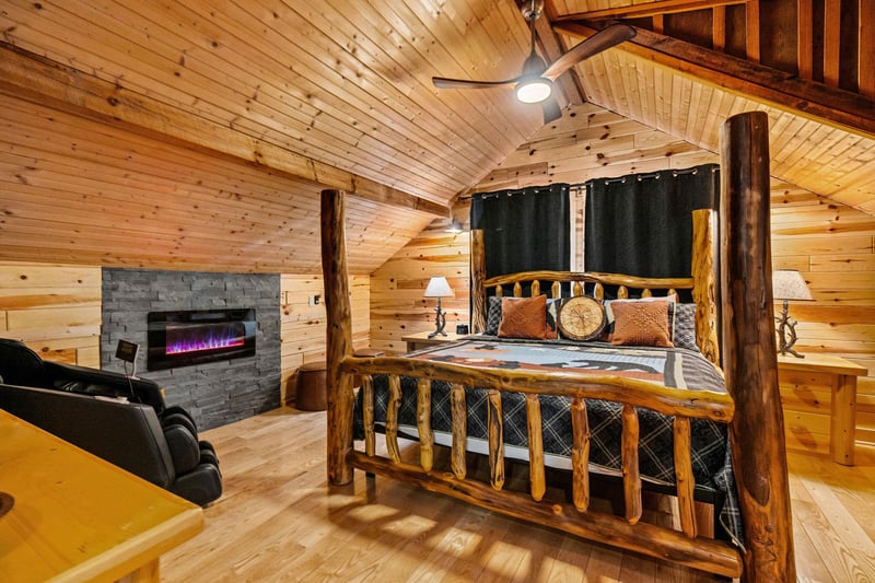 Upstairs master king bedroom