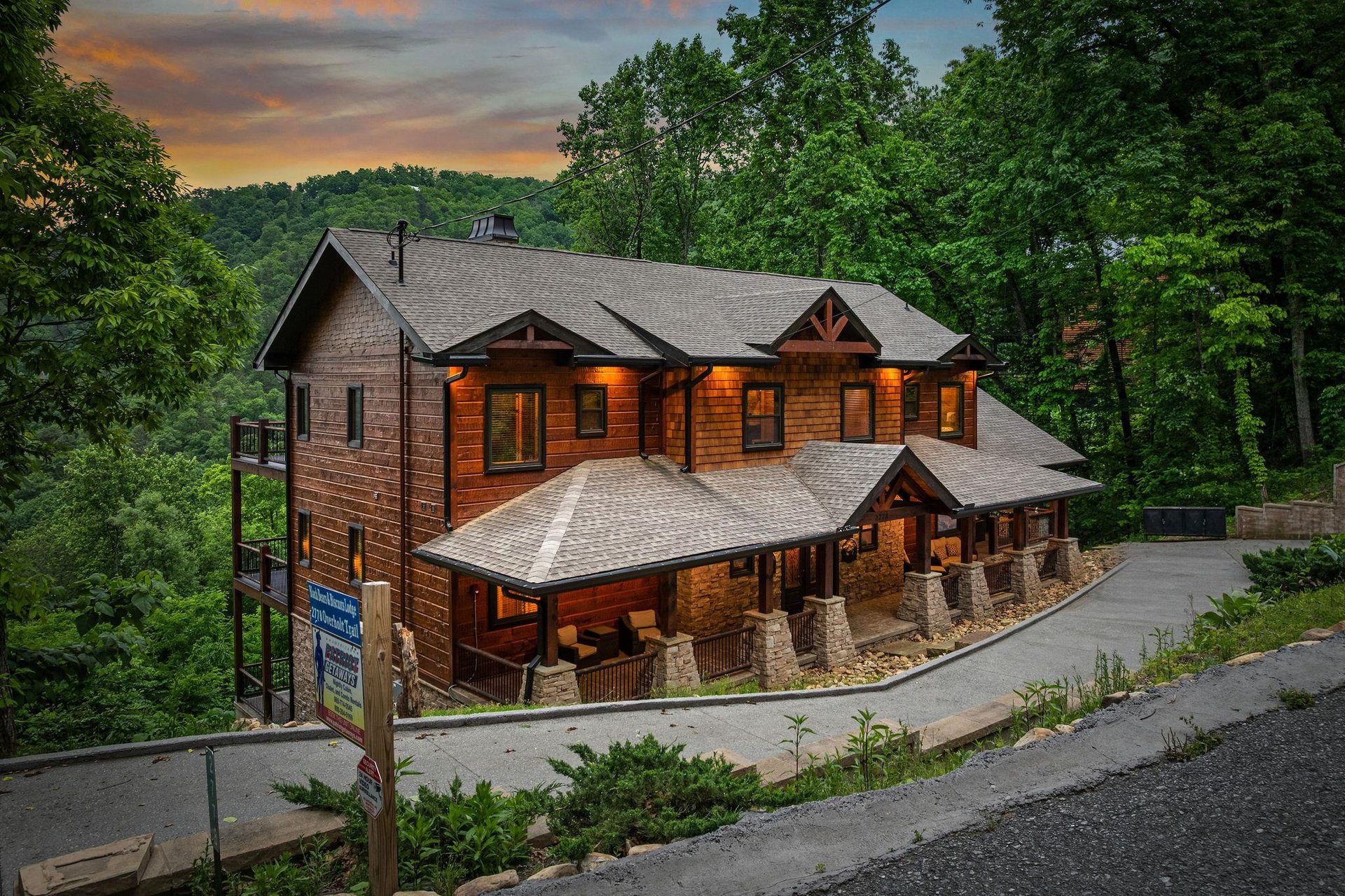 Front of Black Bears  Biscuits Lodge