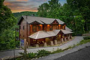 Front of Black Bears  Biscuits Lodge