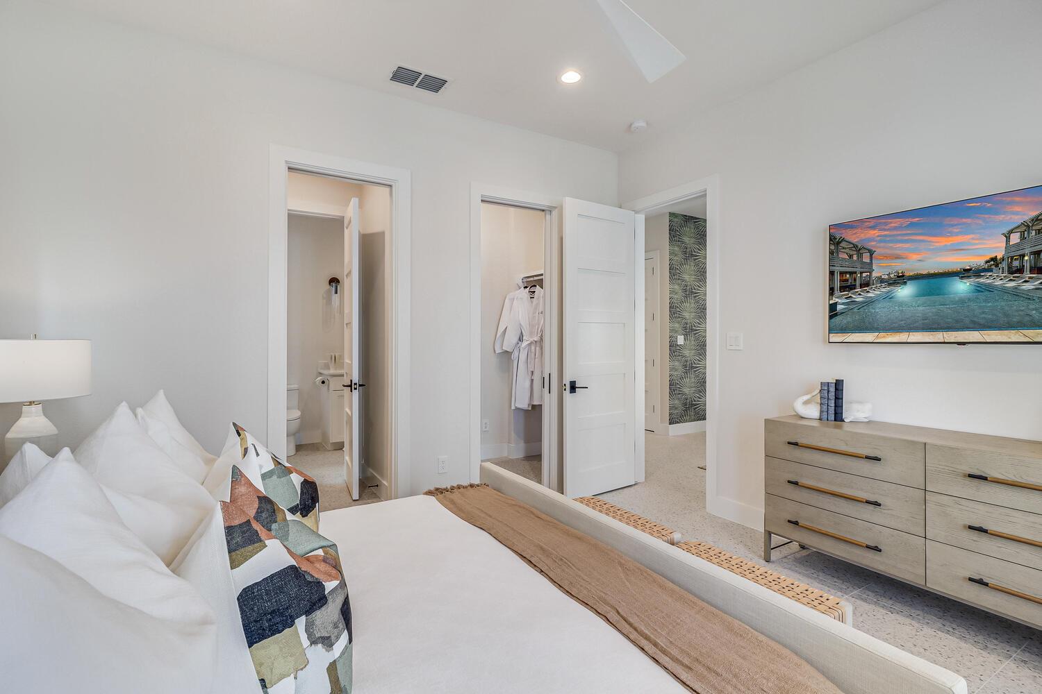 1st Floor King Suite