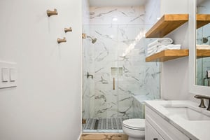 2nd King Bathroom, 2nd Floor