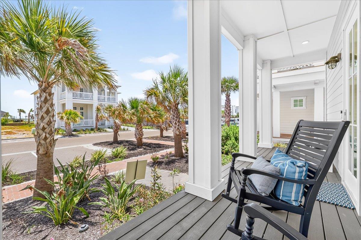 1st Floor, Front Porch