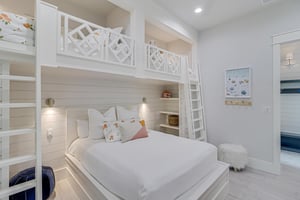 1st Floor Bunk Room with 2 Twins1 Queen