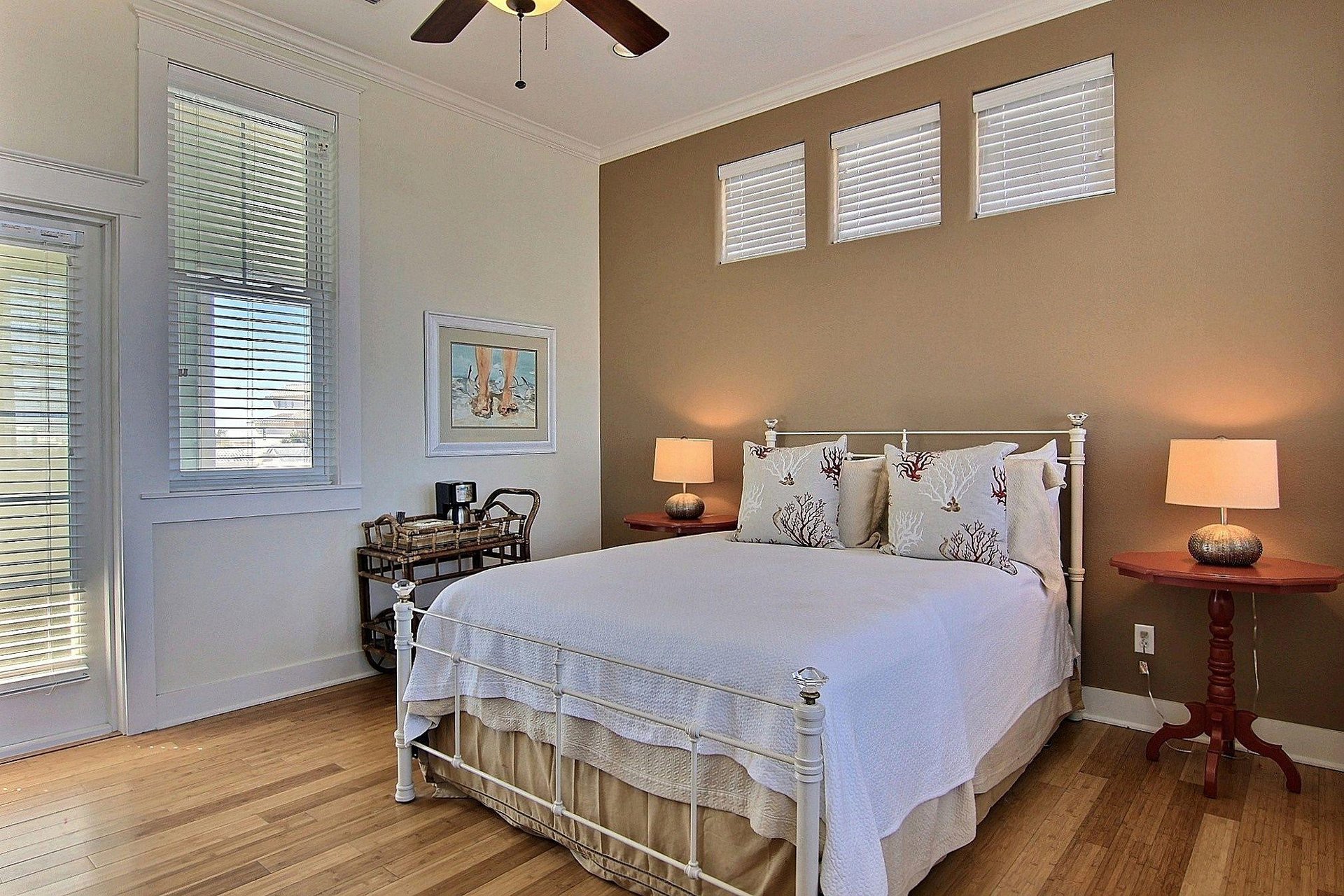 Private Carriage House, Queen Bedroom