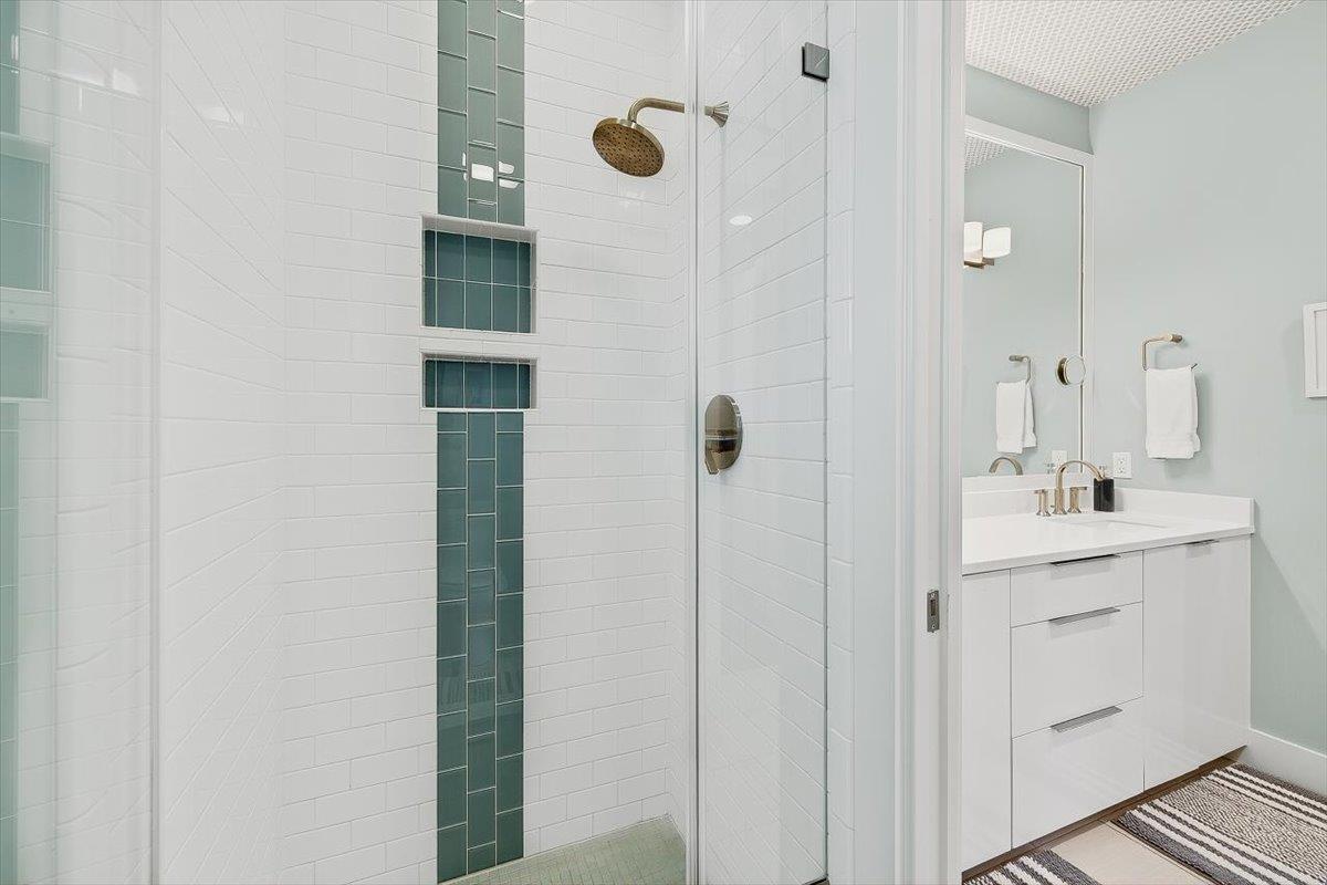 Shared Bathroom 1st Floor