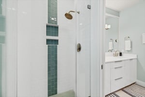 Shared Bathroom 1st Floor