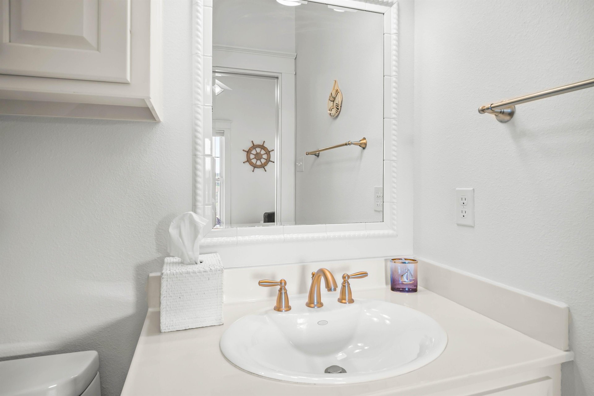 2nd King Bathroom, 1st Floor