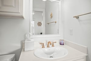 2nd King Bathroom, 1st Floor