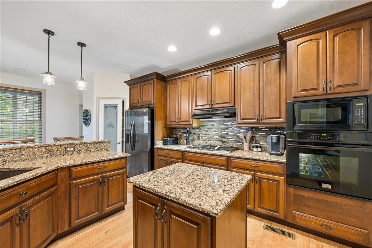 07Kitchen