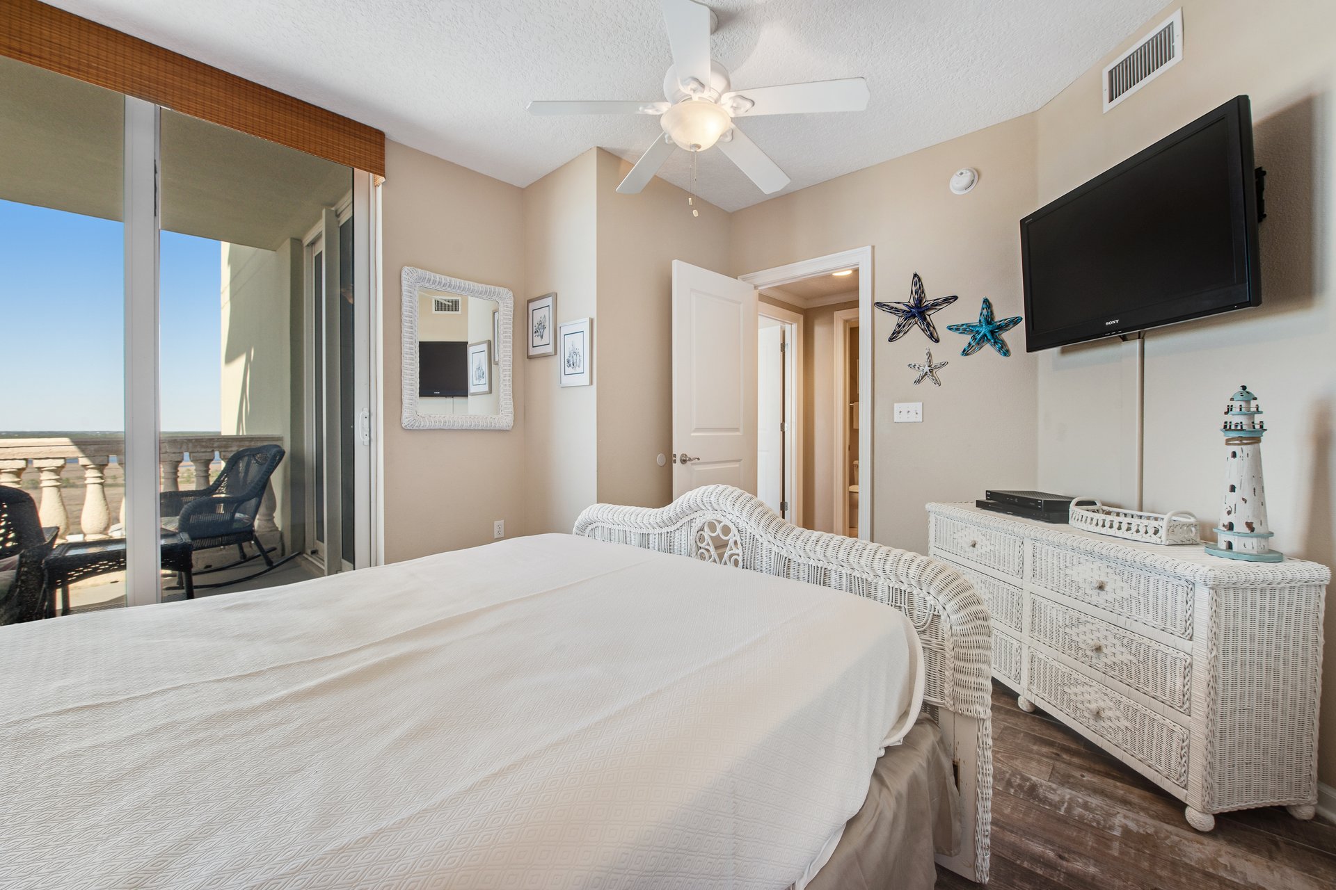 The Colonnades 1503 23