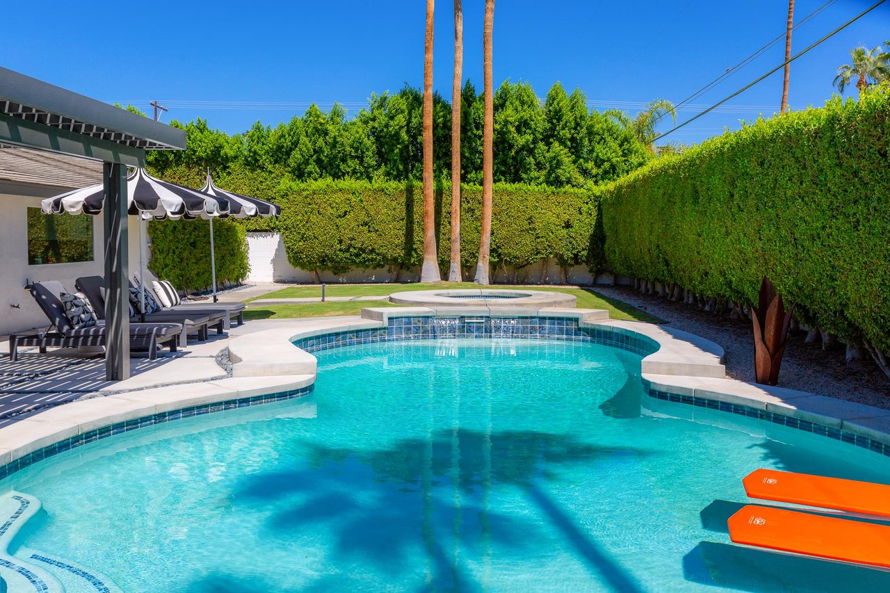 Gorgeous Figure Pool