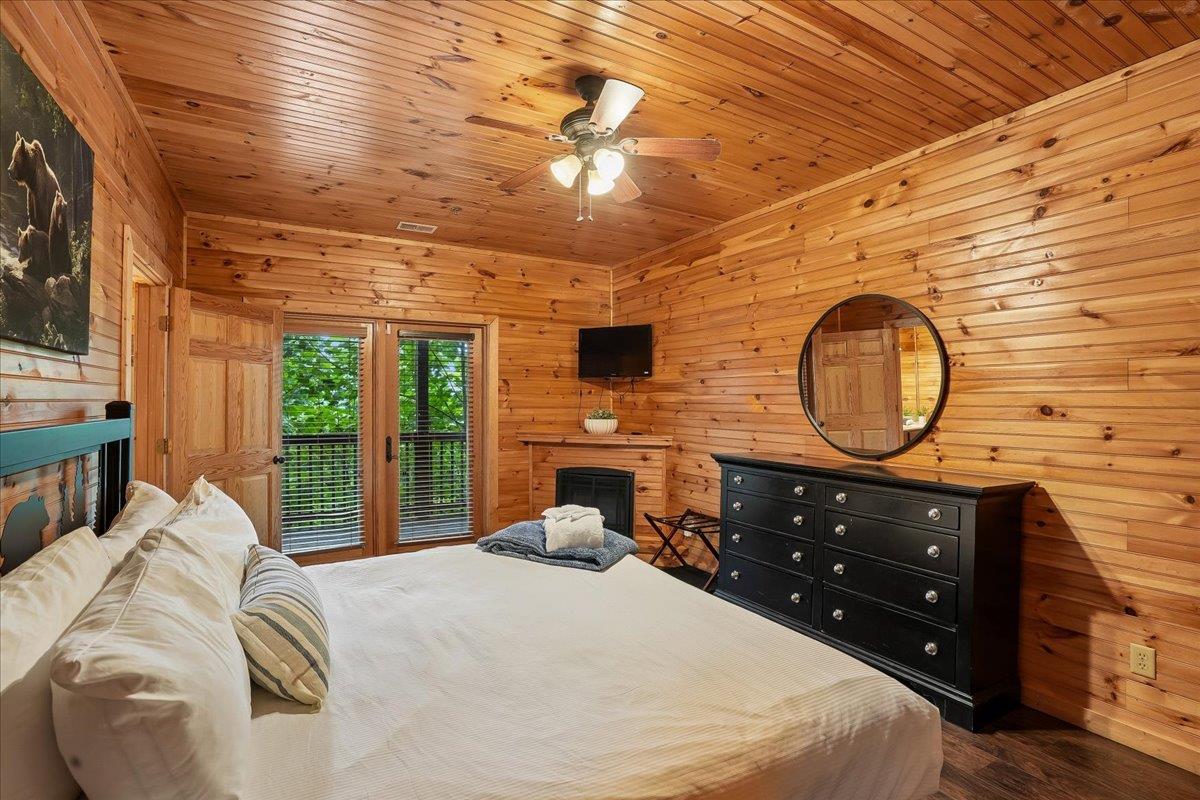 053Bedroom