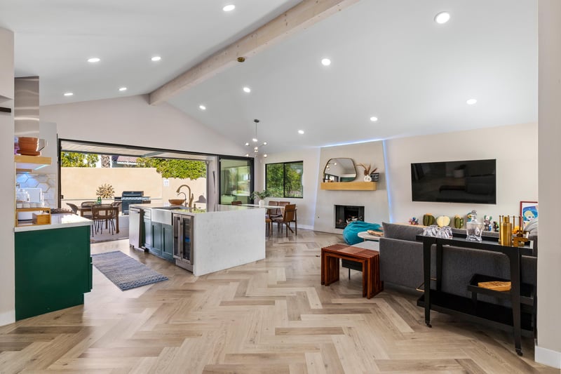 Spacious living, dining and kitchen area