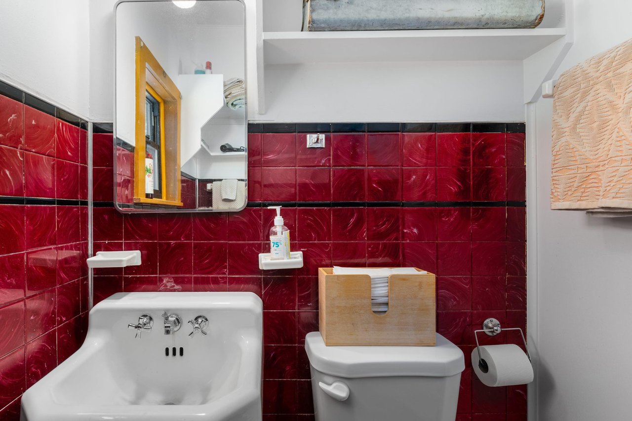Ensuite bathroom with a walkin shower and detachable shower head.