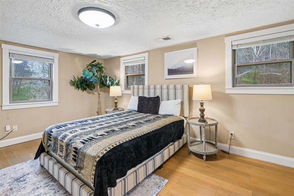 43Bedroom