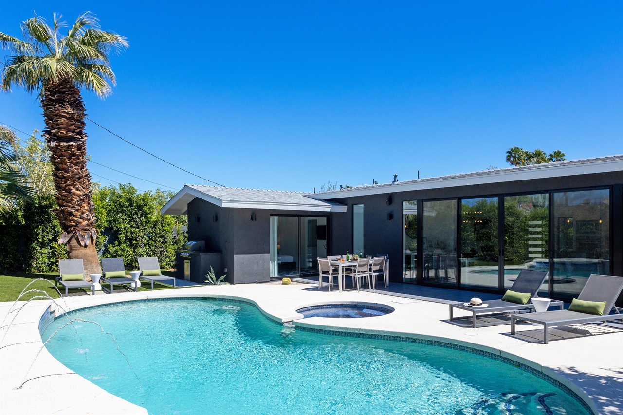 Very private resortstyle pool yard