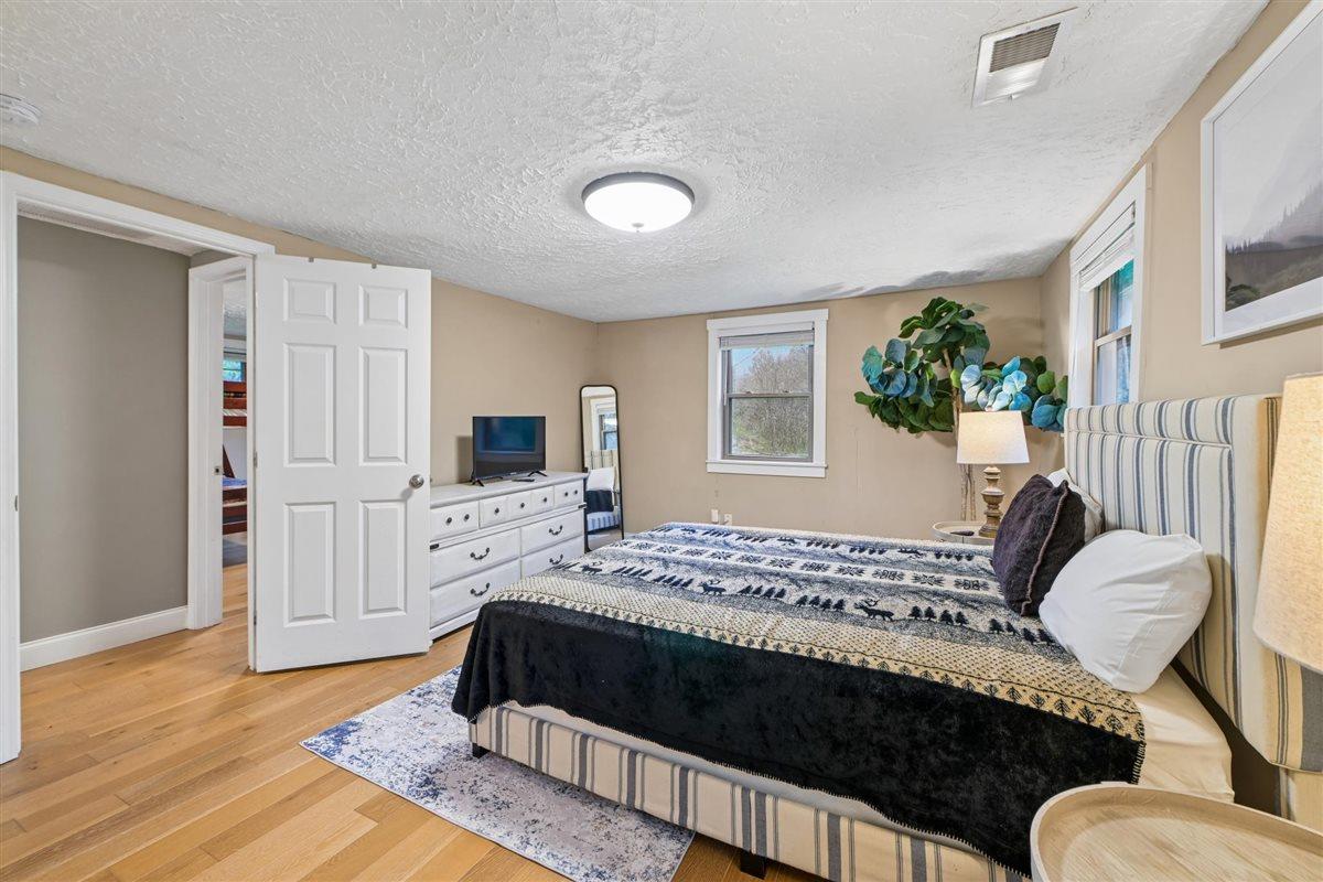 44Bedroom