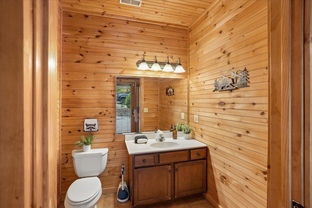 023Powder Room