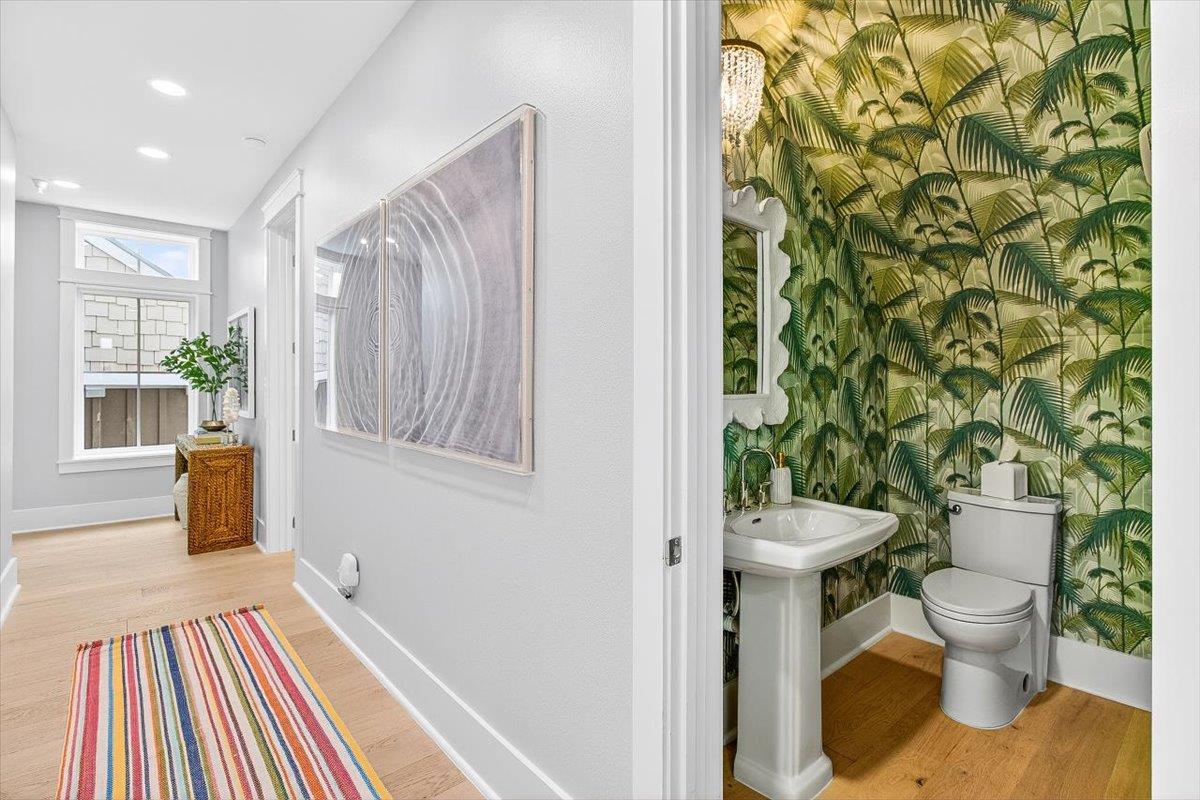 Powder Room, 1st Floor