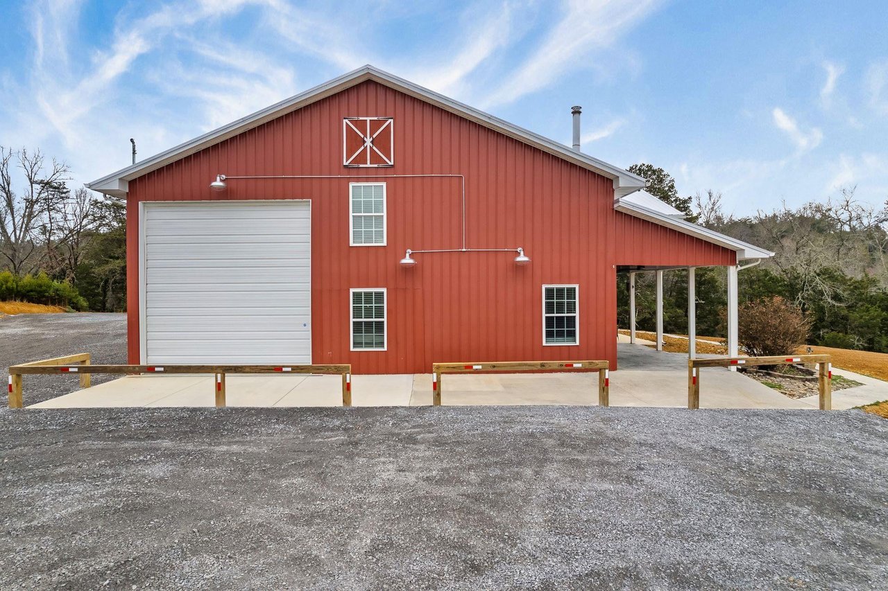 xcomingsoonBigRedBarn_233759