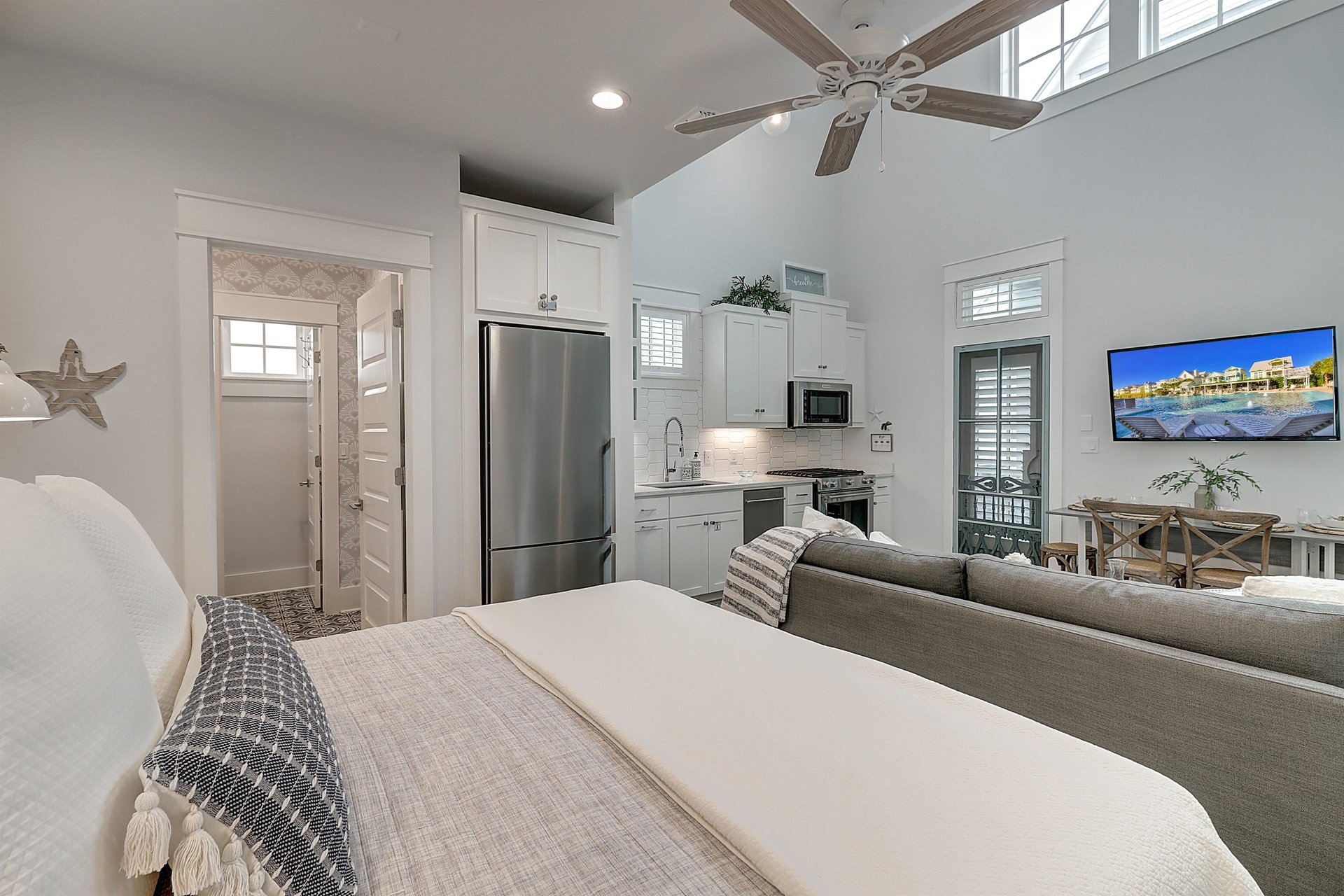 1st Floor, King Bedroom Area