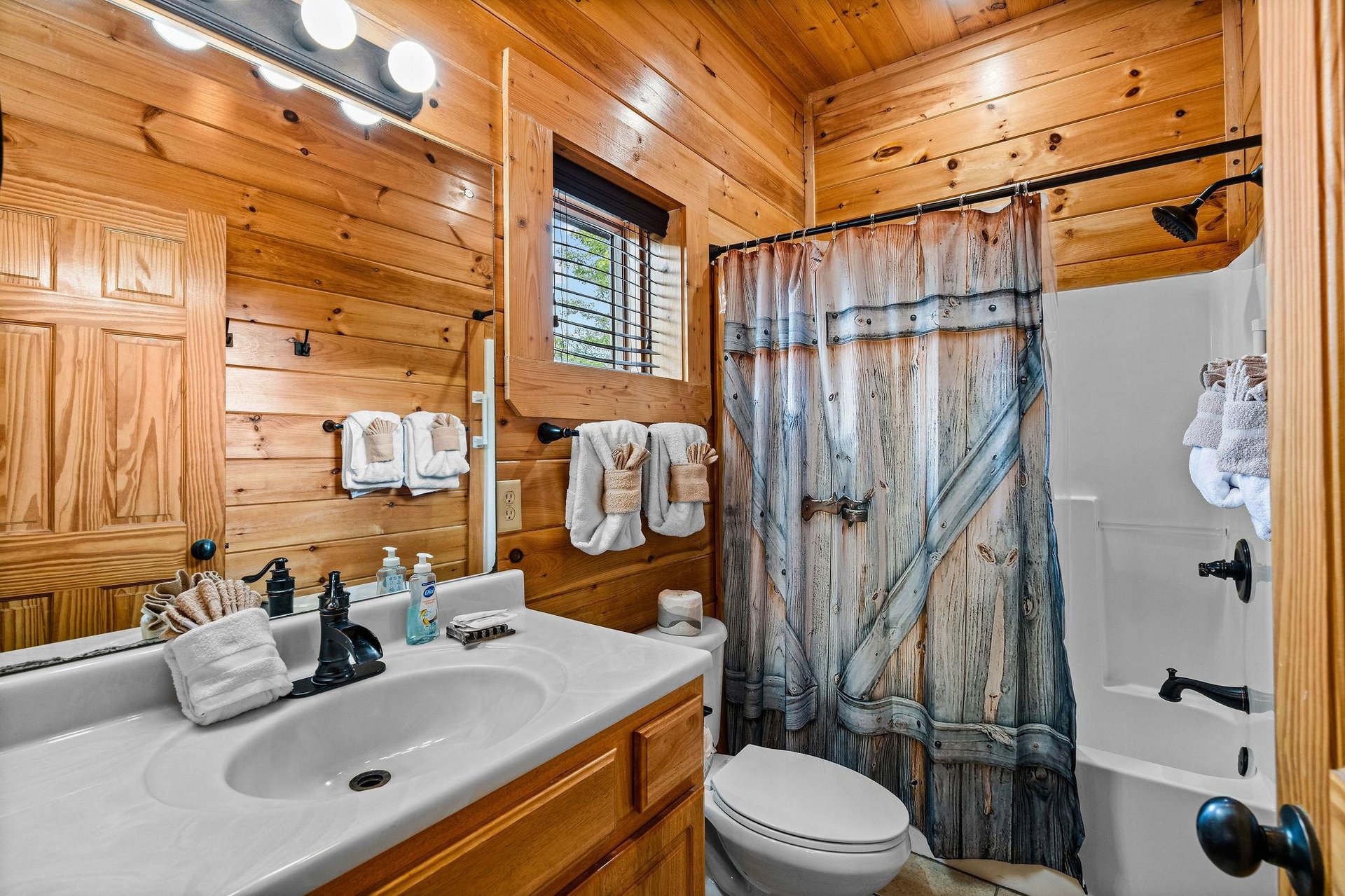 single vanity sing with bathtub