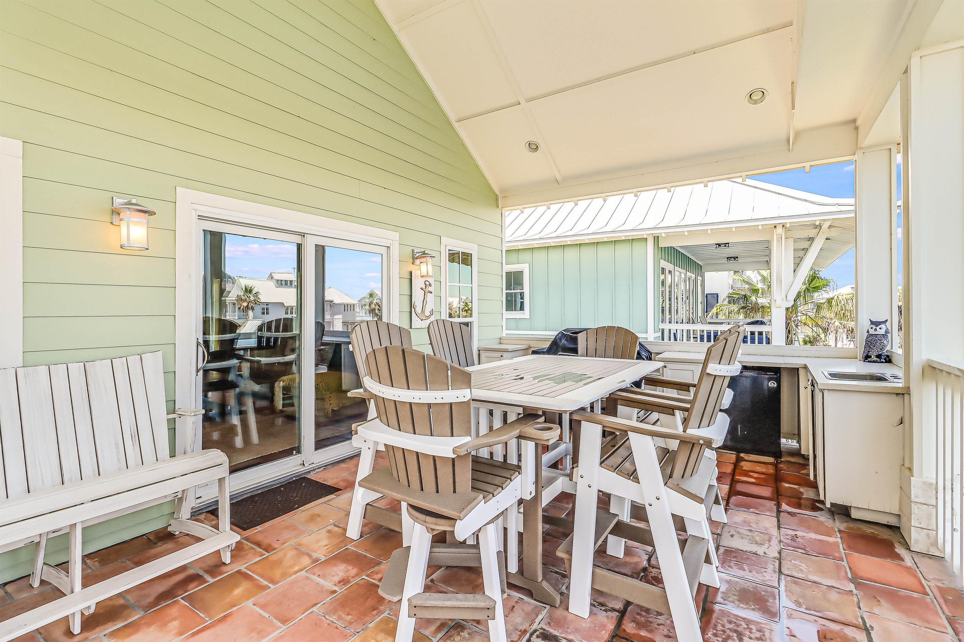 Outdoor Dining Area, 2nd Floor